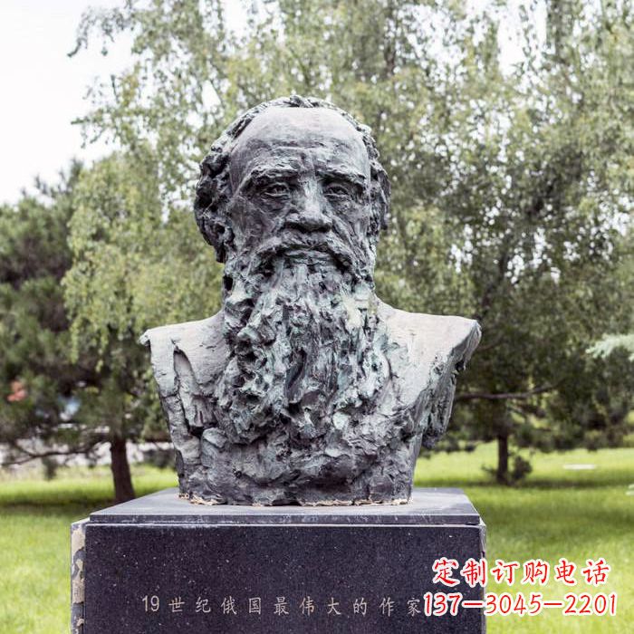 金华19世纪俄国最伟大的作家列夫·尼古拉耶维奇·托尔斯泰雕像