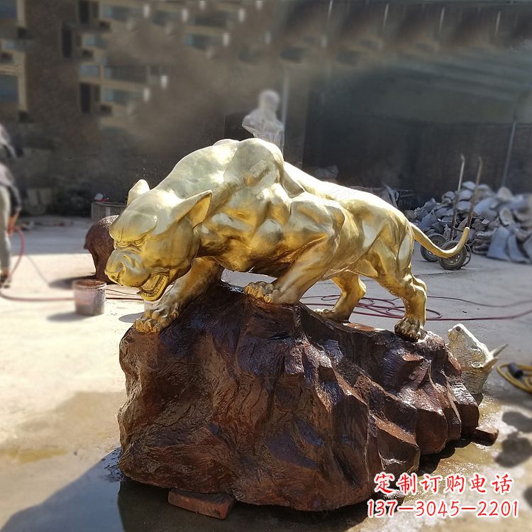 金华铸铜雕刻的豹子公园景区情景动物雕塑