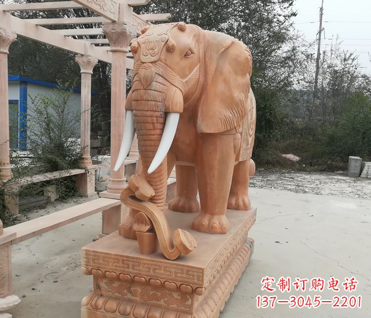 金华鼻卷如意的大象晚霞红门口镇宅石雕
