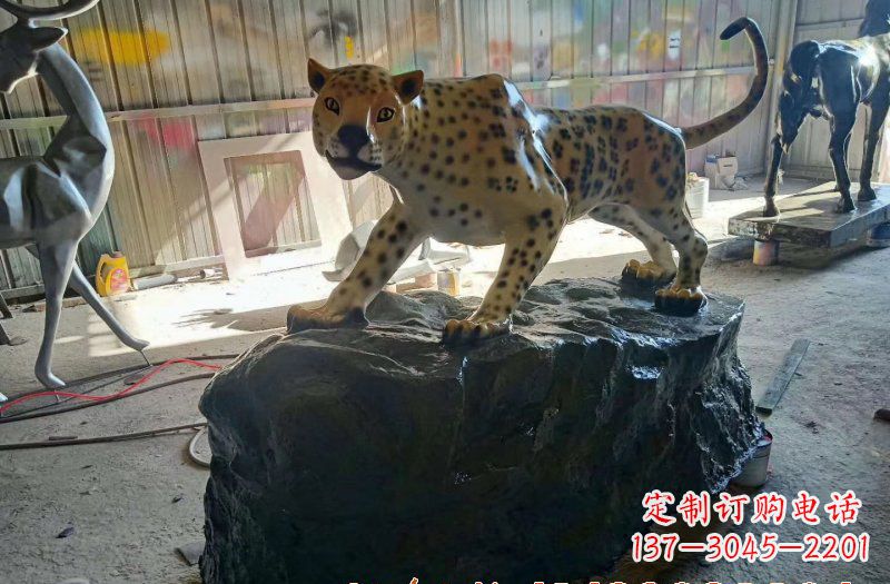 金华新颖豹子雕塑