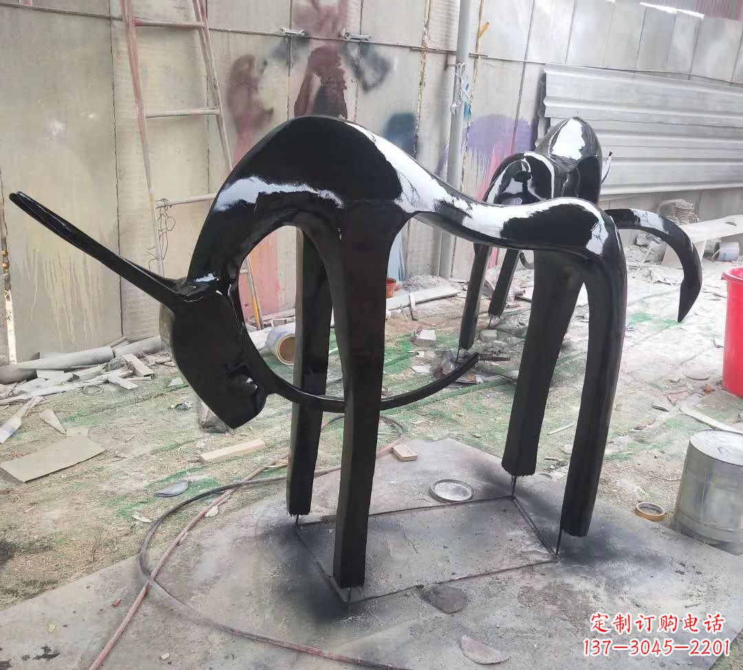 金华玻璃钢制作的鹿雕塑——装点你的庭院
