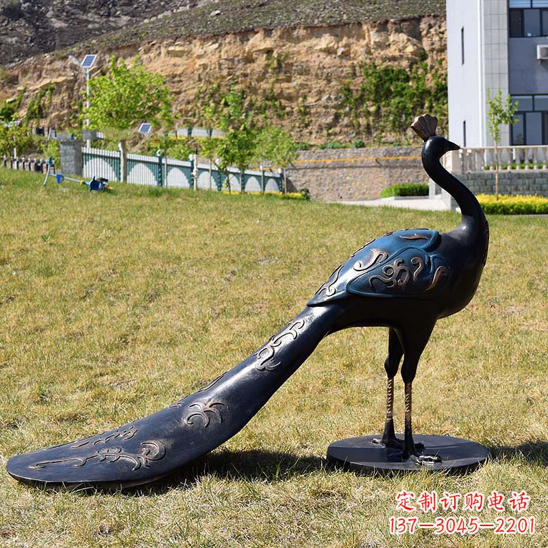 金华玻璃钢仿铜孔雀雕塑精美雕刻,给园林草坪增添灵气