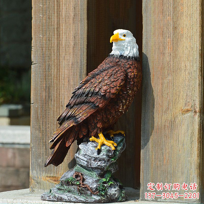 金华玻璃钢老鹰雕塑——传递自然之美