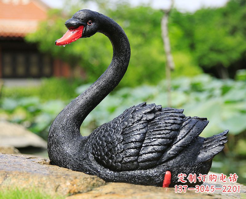 金华玻璃钢雕刻的黑色天鹅——美丽宁静的公园园林摆件