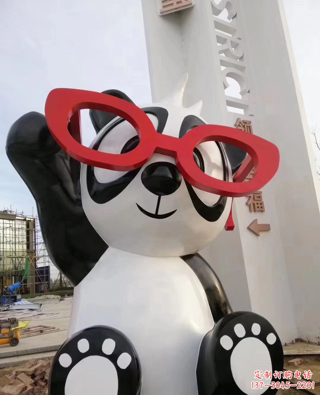 金华玻璃钢制熊猫雕塑——传承中华文化的艺术精品