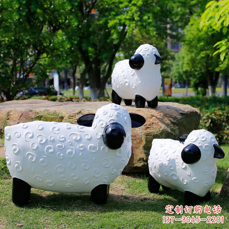 金华玻璃钢卡通动物雕塑,增添公园草坪韵味