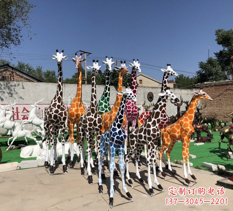金华长颈鹿雕塑优雅的艺术品