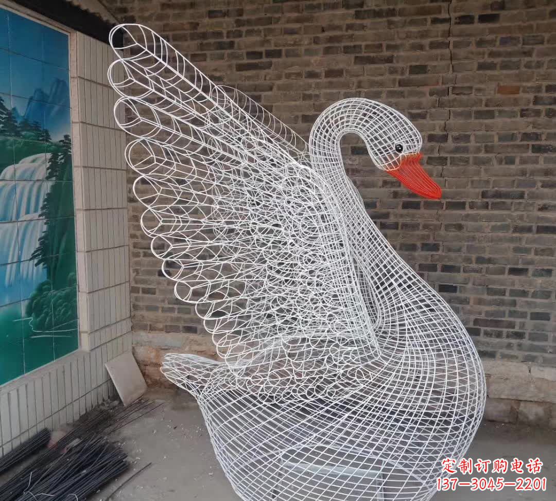 金华不锈钢制天鹅雕塑象征着和谐与美好