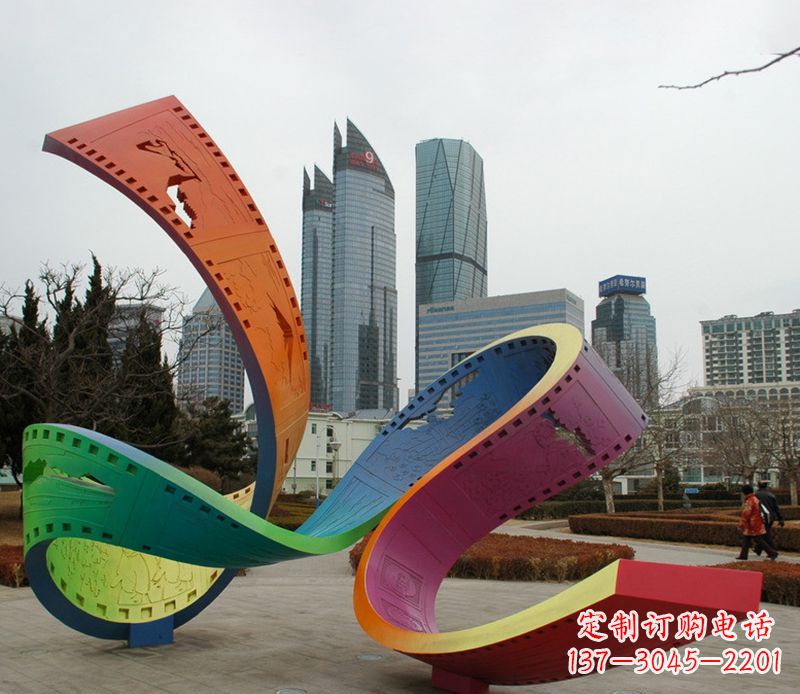 金华不锈钢彩色胶卷雕塑艺术的精美结合