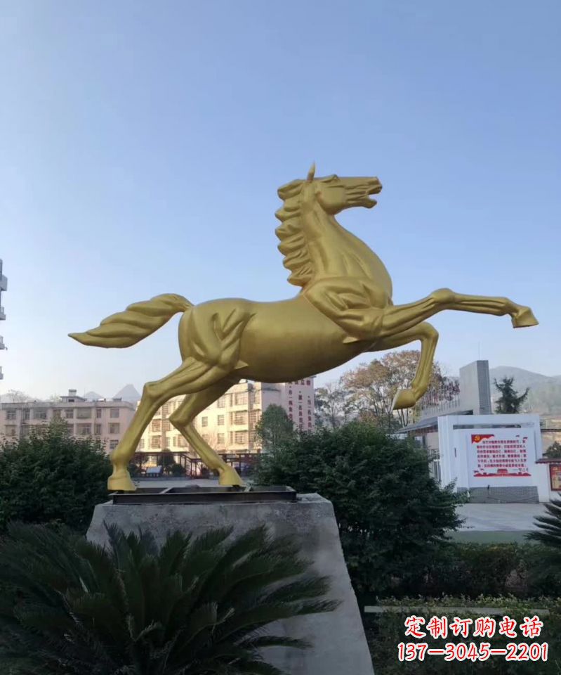 金华不锈钢城市广场的马雕塑——一个给城市带来新鲜感的艺术作品