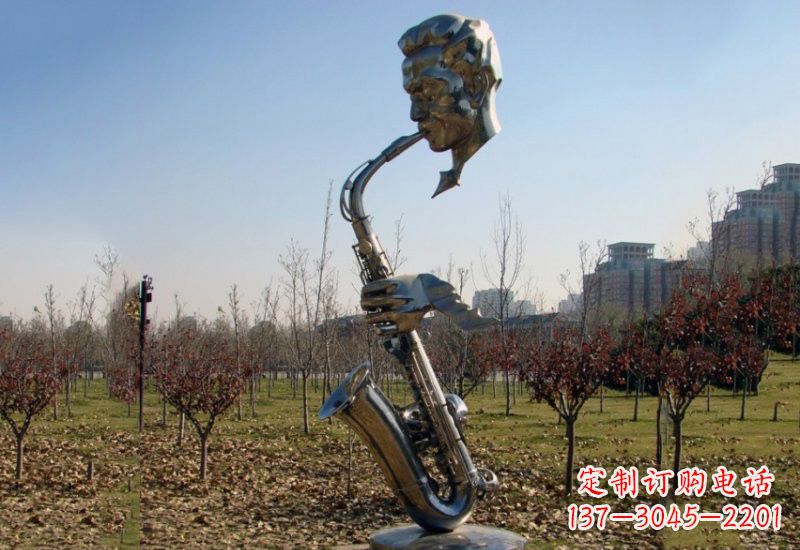 金华静谧而神秘的不锈钢萨克斯雕塑
