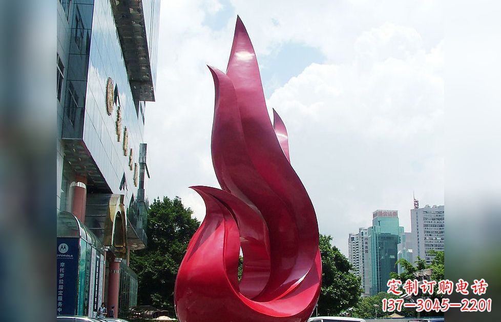 金华孔雀广场的不锈钢雕塑