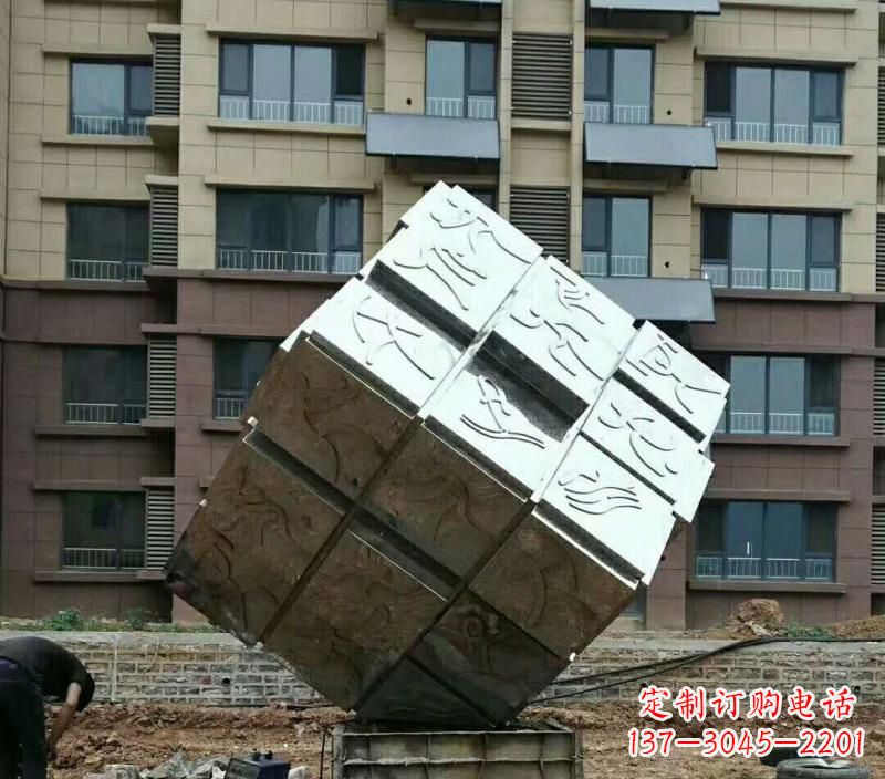 金华不锈钢魔方雕塑令人惊叹的精致艺术