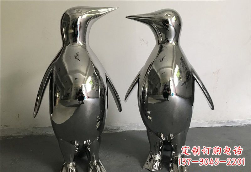 金华企鹅雕塑以不锈钢赋予生命
