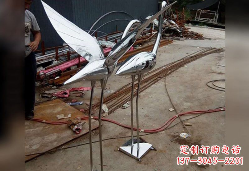 金华不锈钢仙鹤雕塑象征着美丽与和谐