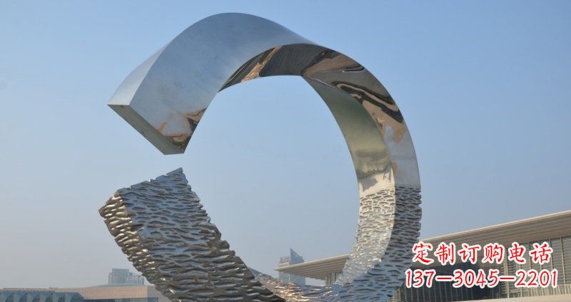 金华环绕城市的不锈钢圆环雕塑
