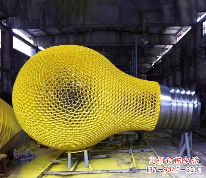 金华不锈钢灯泡雕塑2