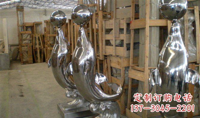 金华不锈钢顶球海豚雕塑融合精美艺术与实用功能