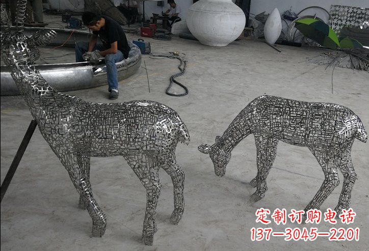 金华不锈钢动物镂空鹿雕塑精美的艺术品