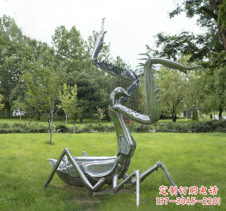 金华不锈钢螳螂雕塑精雕细琢的艺术瑰宝