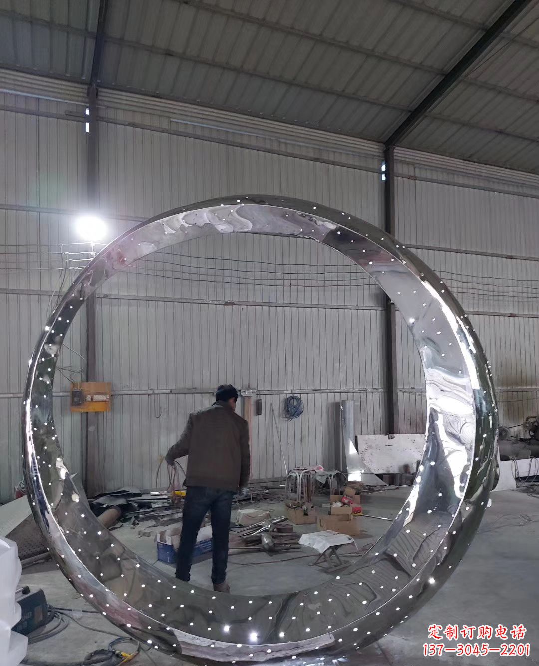 金华璀璨发光的不锈钢圆环雕塑