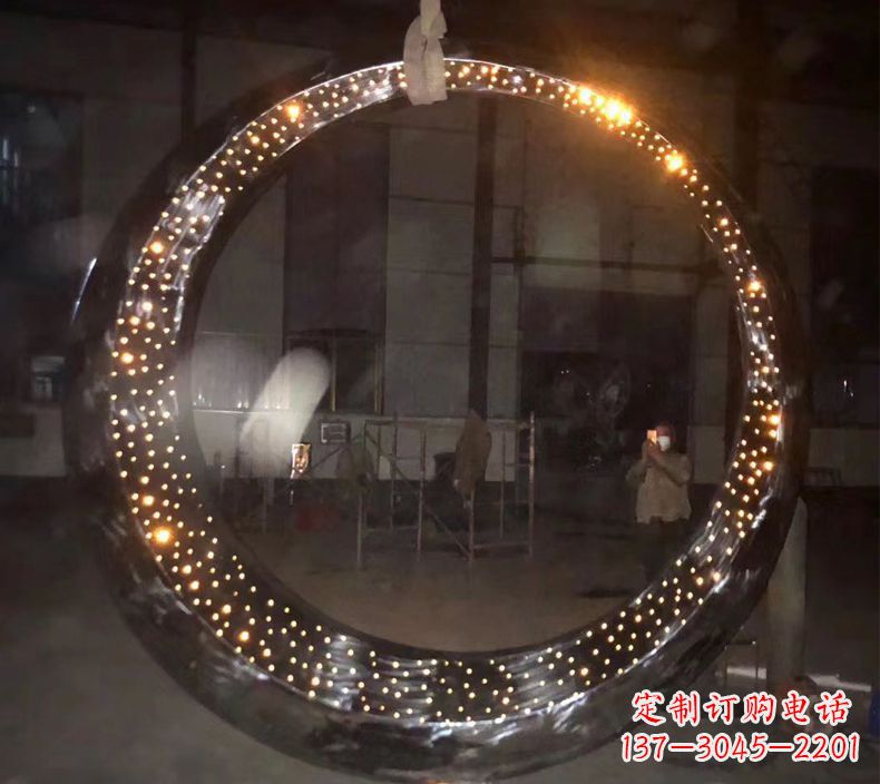 金华璀璨夜空，不锈钢发光月亮雕塑