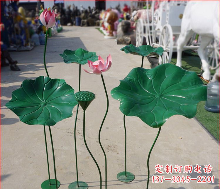 金华不锈钢荷花雕塑色彩斑斓美不胜收