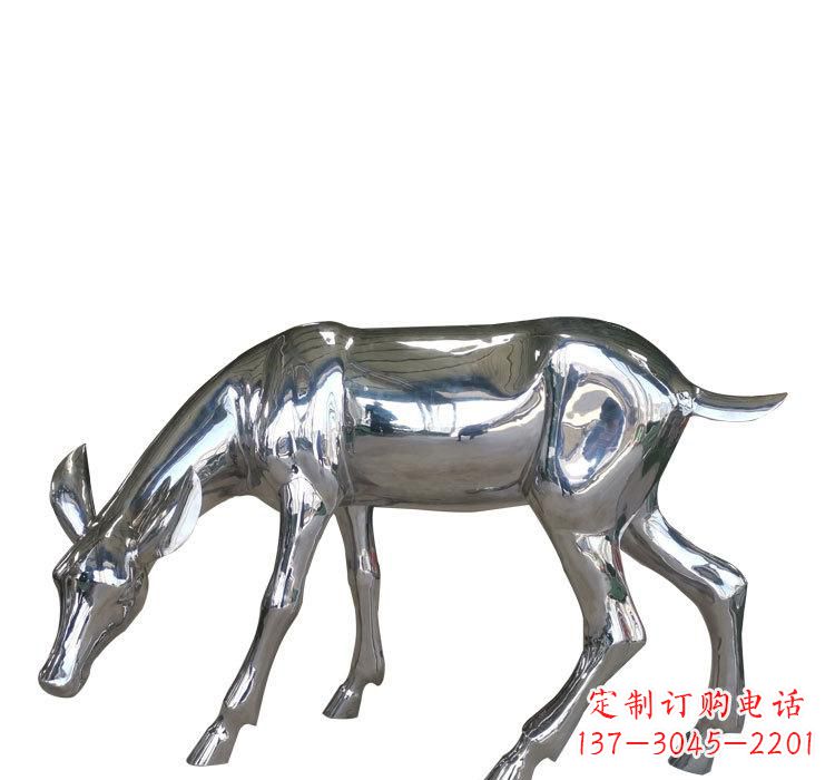 金华不锈钢公园草坪上的鹿雕塑——让美景更加完美