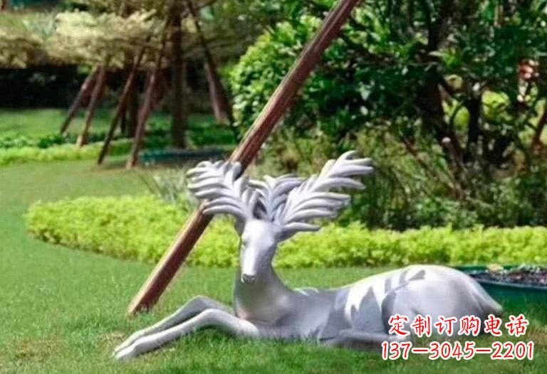 金华不锈钢公园大角鹿雕塑精致而美丽