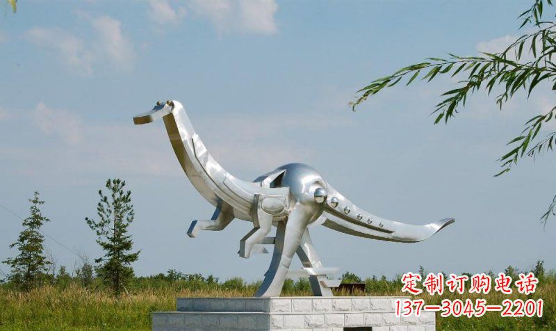 金华不锈钢鸭嘴龙雕塑艺术与自然完美结合