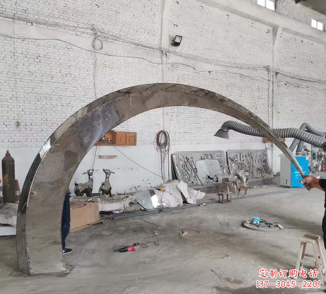 金华不锈钢拱门雕塑经典美学的体现