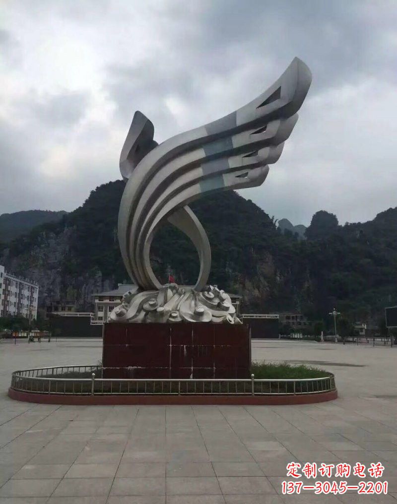 金华翅膀雕塑——环绕不锈钢广场的精美艺术品