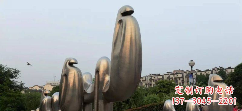金华不锈钢广场上的骆驼雕塑