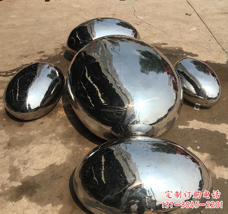 金华不锈钢水滴雕塑精致而又充满力量