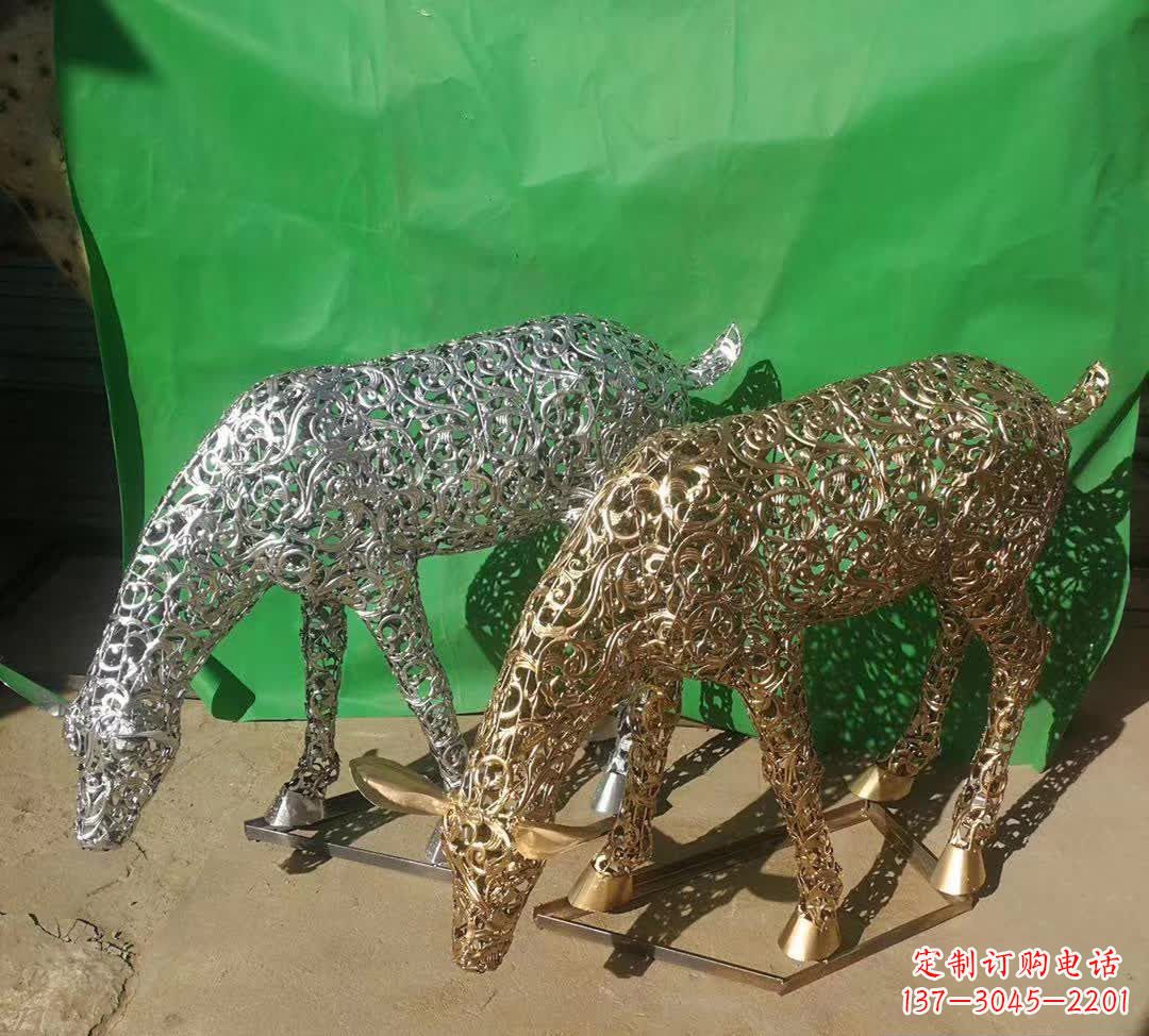 金华不锈钢广场上的梅花鹿雕塑