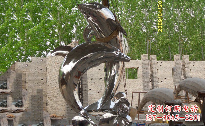 金华海豚之美不锈钢海边雕塑