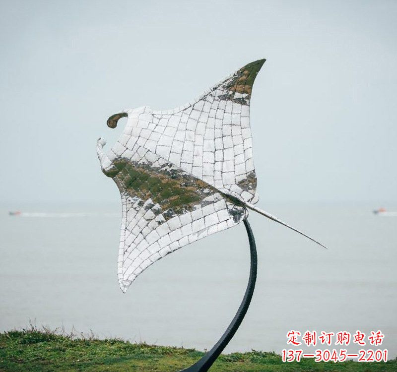 金华不锈钢海洋动物蝠鲼雕塑艺术与环保的完美结合