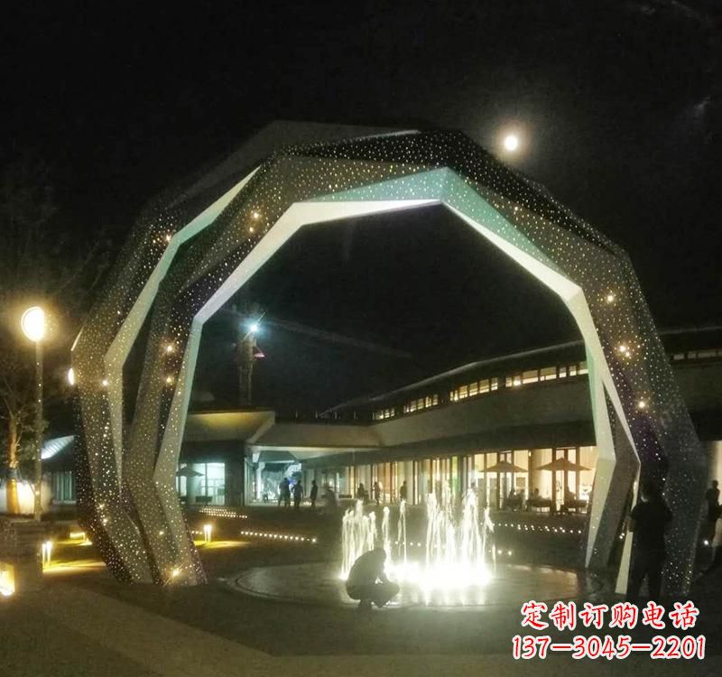 金华不锈钢户外拱门雕塑精美线条点缀美景