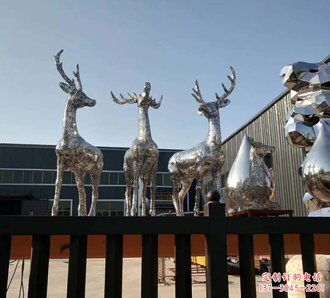 金华不锈钢梅花鹿雕塑给空间增添优雅气息