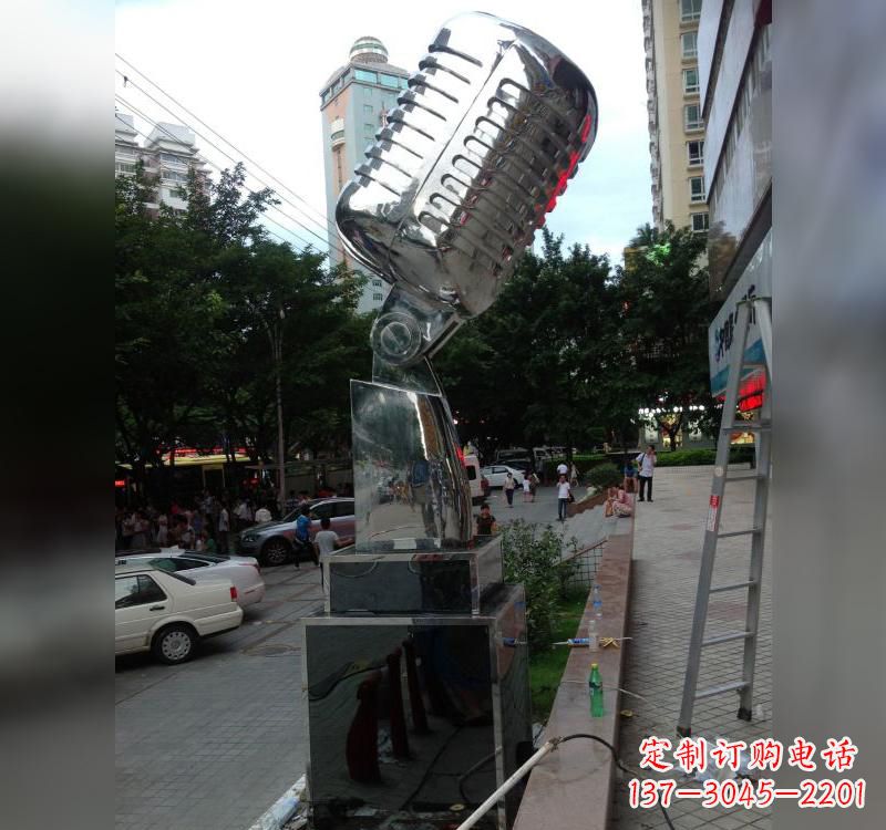 金华不锈钢话筒雕塑高贵而又精致