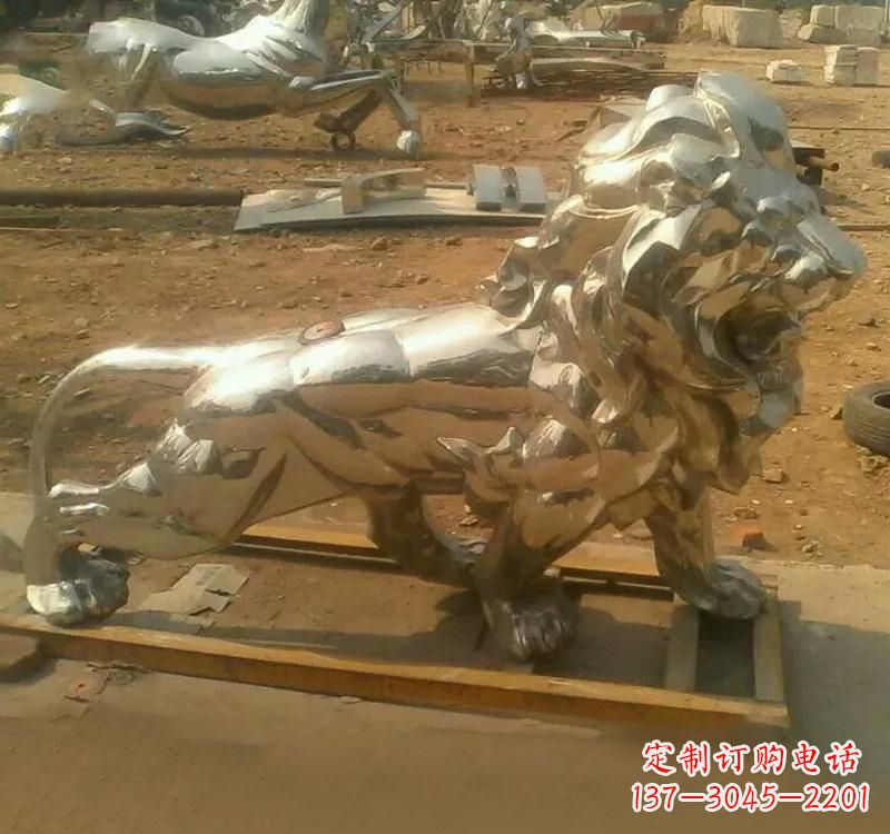 金华不锈钢狮子雕塑给空间增添生机