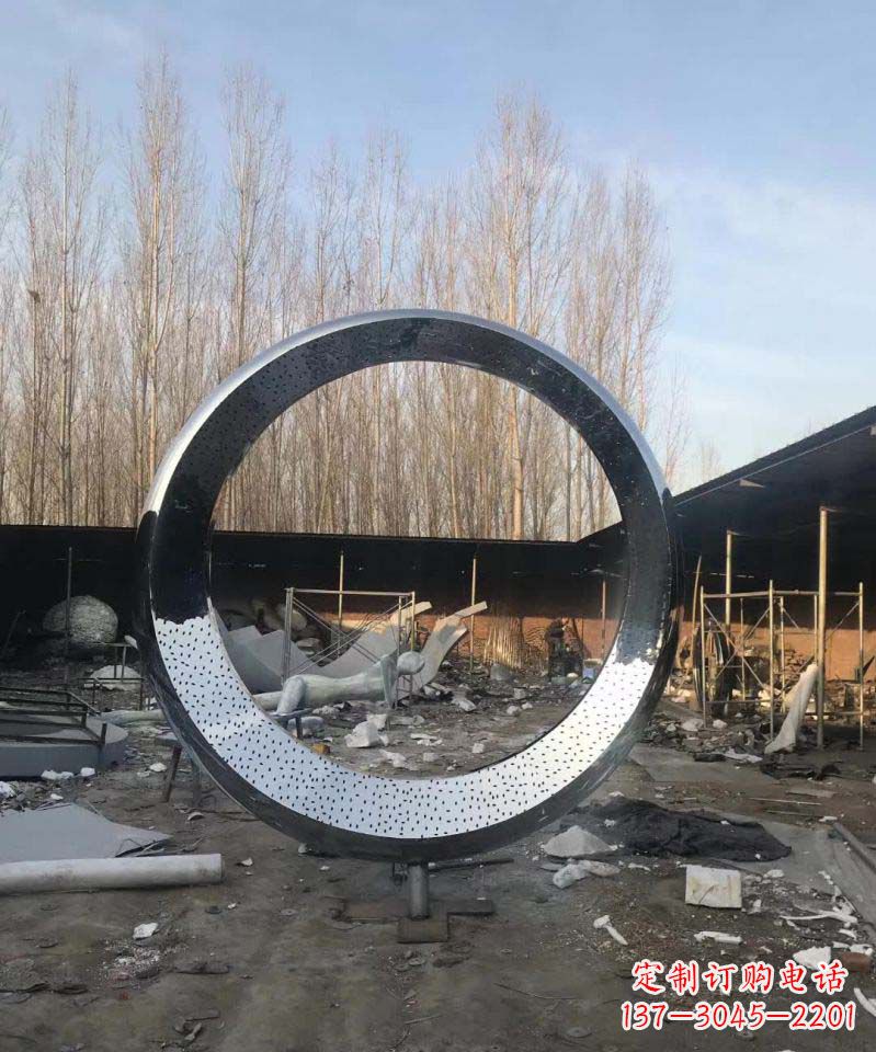 金华不锈钢圆环雕塑抽象美的体现