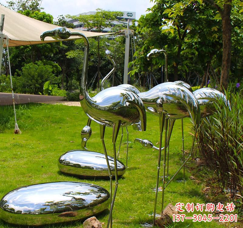 金华不锈钢镜面火烈鸟雕塑精美外形、多彩光泽