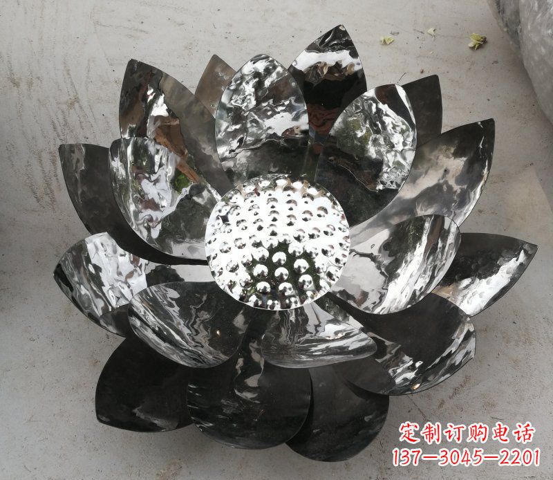 金华不锈钢镜面的荷花雕塑——彰显美丽与恬静