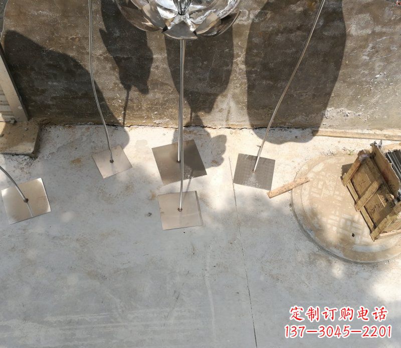 金华不锈钢荷叶雕塑给大厅带来精致优雅