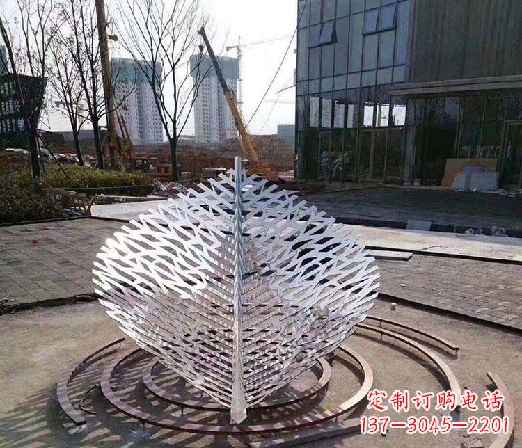金华不锈钢镂空树叶雕塑精美雕刻的艺术