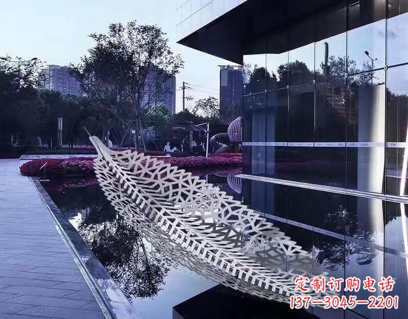 金华不锈钢镂空树叶雕塑——精致美观的艺术精品
