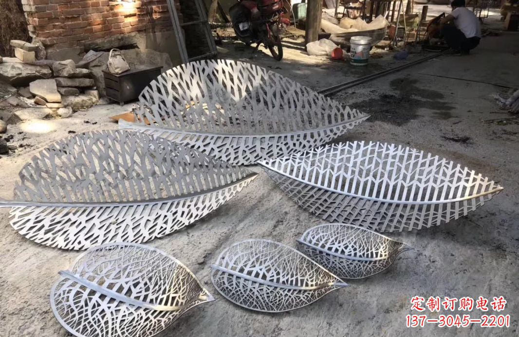 金华不锈钢树叶雕塑美丽的自然之美