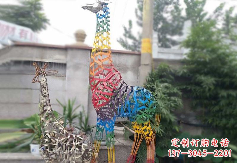 金华长颈鹿雕塑优雅而古典的艺术