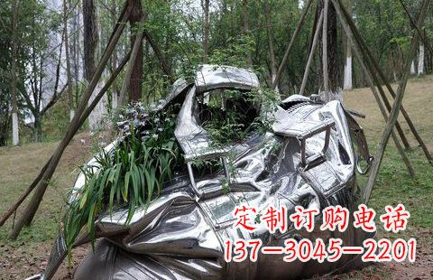 金华不锈钢手提包雕塑——精美的艺术形式